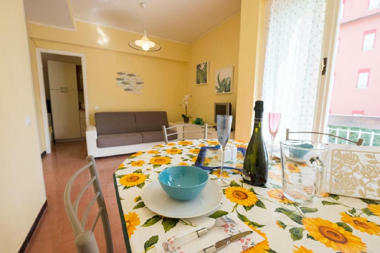 Mae'S Apartment Monterosso al Mare Luaran gambar