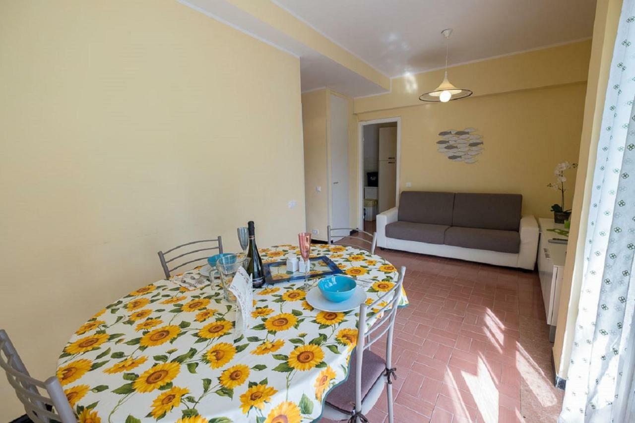 Mae'S Apartment Monterosso al Mare Luaran gambar